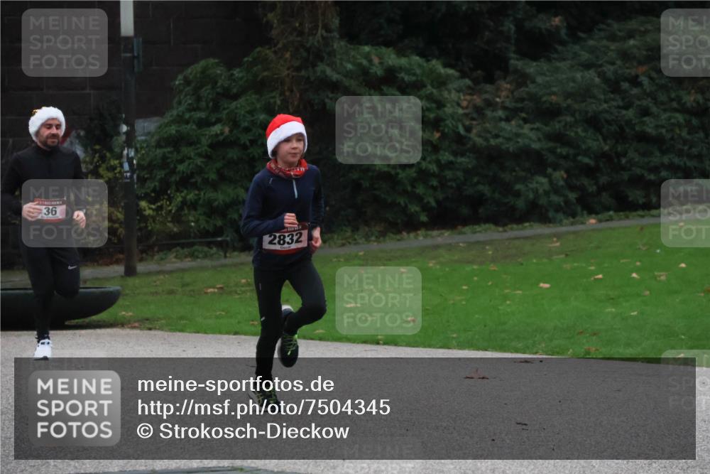 08.12.2024 - St. Pauli X-Mass-Run No. 14 Strokosch-Dieckow http://msf.ph/oto/7504345 08.12.2024 09:36:50 Laufen 36, 2832 meine-sportfotos.de