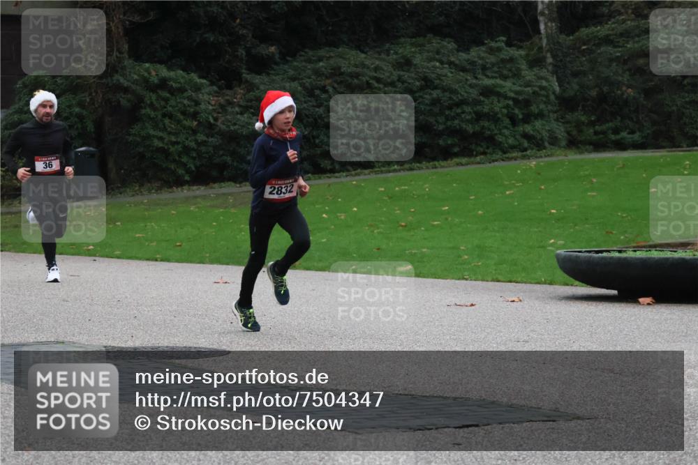 08.12.2024 - St. Pauli X-Mass-Run No. 14 Strokosch-Dieckow http://msf.ph/oto/7504347 08.12.2024 09:36:51 Laufen 36, 2832 meine-sportfotos.de