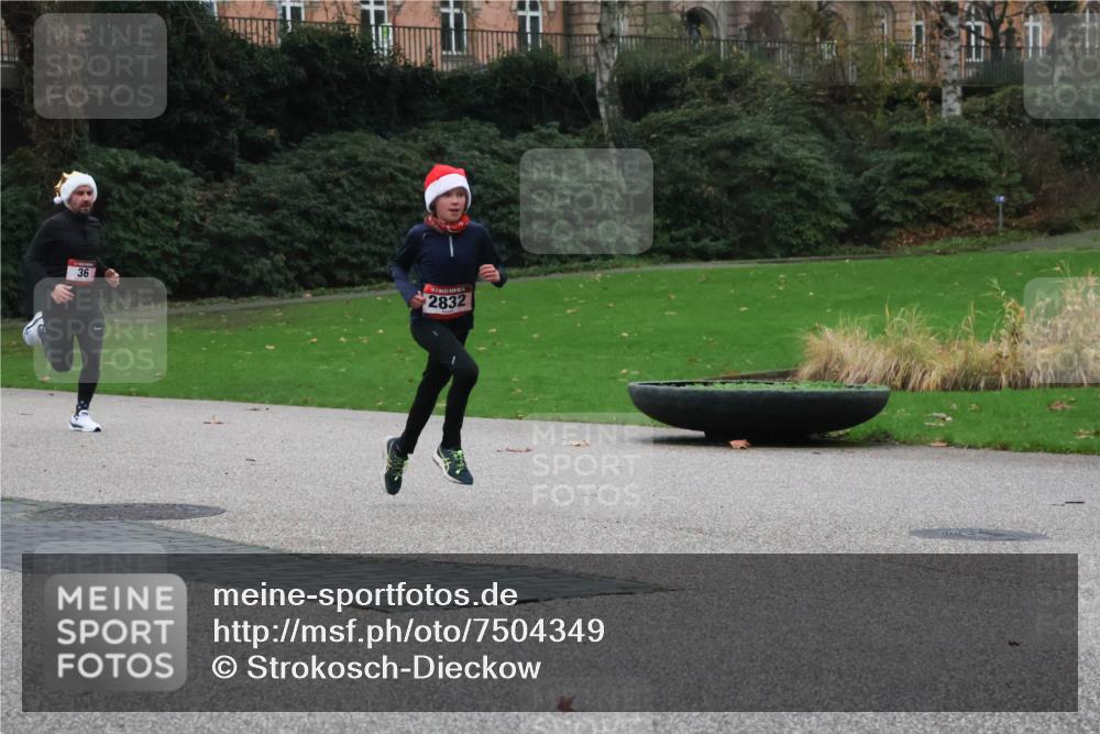 08.12.2024 - St. Pauli X-Mass-Run No. 14 Strokosch-Dieckow http://msf.ph/oto/7504349 08.12.2024 09:36:51 Laufen 36, 2832 meine-sportfotos.de