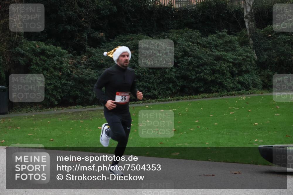 08.12.2024 - St. Pauli X-Mass-Run No. 14 Strokosch-Dieckow http://msf.ph/oto/7504353 08.12.2024 09:36:52 Laufen 36 meine-sportfotos.de