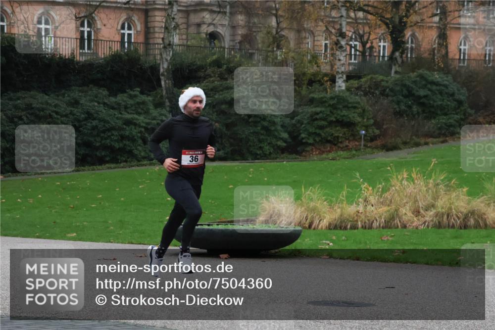 08.12.2024 - St. Pauli X-Mass-Run No. 14 Strokosch-Dieckow http://msf.ph/oto/7504360 08.12.2024 09:36:53 Laufen 36 meine-sportfotos.de