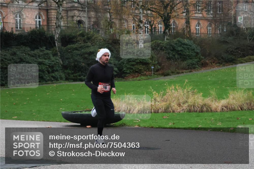 08.12.2024 - St. Pauli X-Mass-Run No. 14 Strokosch-Dieckow http://msf.ph/oto/7504363 08.12.2024 09:36:53 Laufen 26 meine-sportfotos.de