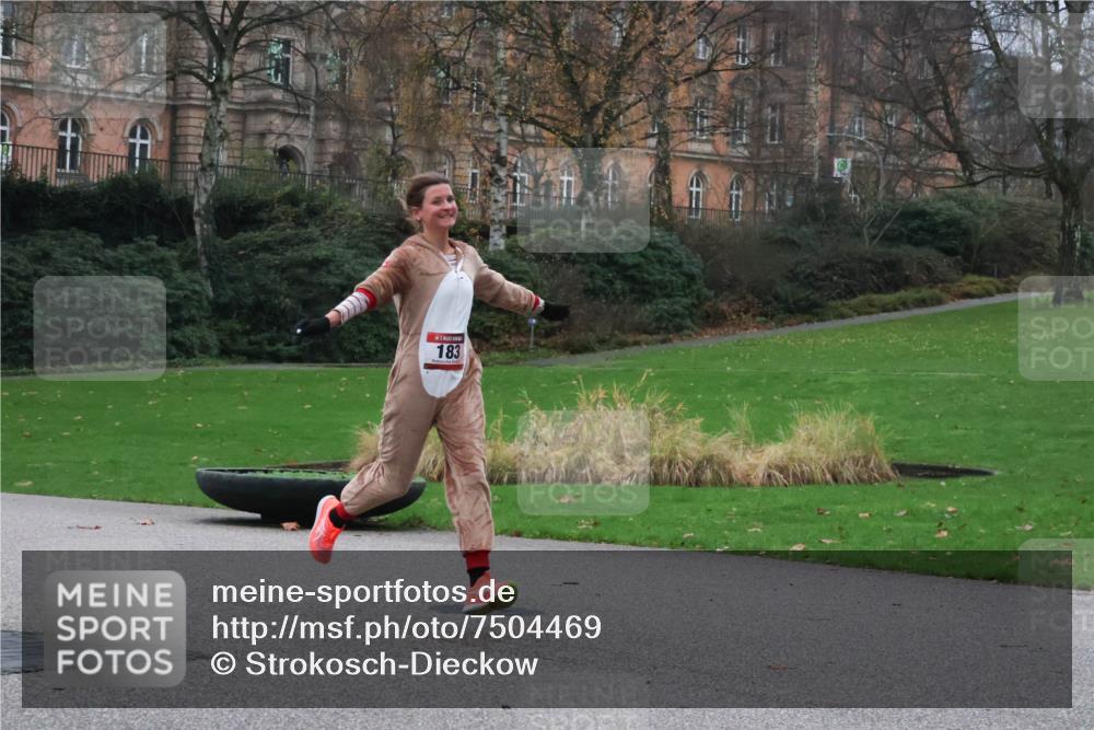 08.12.2024 - St. Pauli X-Mass-Run No. 14 Strokosch-Dieckow http://msf.ph/oto/7504469 08.12.2024 09:37:15 Laufen 183 meine-sportfotos.de