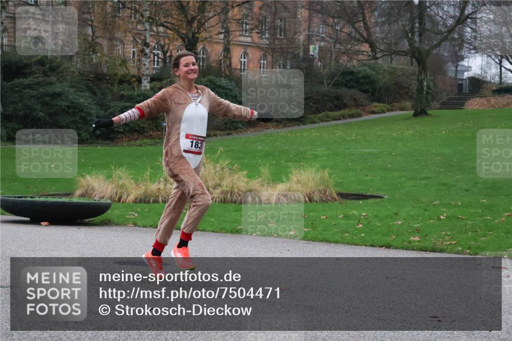 08.12.2024 - St. Pauli X-Mass-Run No. 14 Strokosch-Dieckow http://msf.ph/oto/7504471 08.12.2024 09:37:15 Laufen 183 meine-sportfotos.de