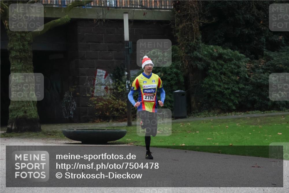 08.12.2024 - St. Pauli X-Mass-Run No. 14 Strokosch-Dieckow http://msf.ph/oto/7504478 08.12.2024 09:37:17 Laufen 2757 meine-sportfotos.de