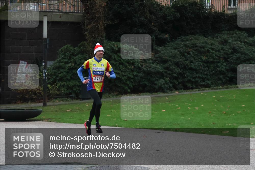 08.12.2024 - St. Pauli X-Mass-Run No. 14 Strokosch-Dieckow http://msf.ph/oto/7504482 08.12.2024 09:37:17 Laufen 2757 meine-sportfotos.de