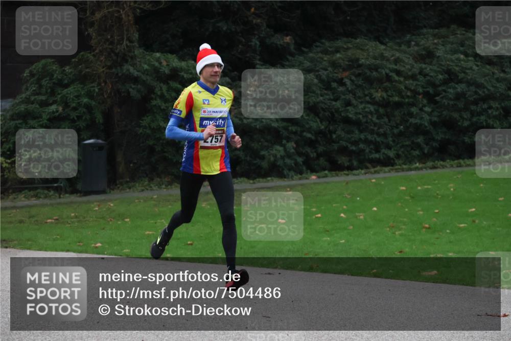 08.12.2024 - St. Pauli X-Mass-Run No. 14 Strokosch-Dieckow http://msf.ph/oto/7504486 08.12.2024 09:37:18 Laufen 2757 meine-sportfotos.de