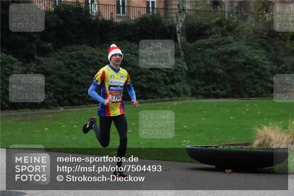 08.12.2024 - St. Pauli X-Mass-Run No. 14 Strokosch-Dieckow http://msf.ph/oto/7504493 08.12.2024 09:37:19 Laufen 2757 meine-sportfotos.de