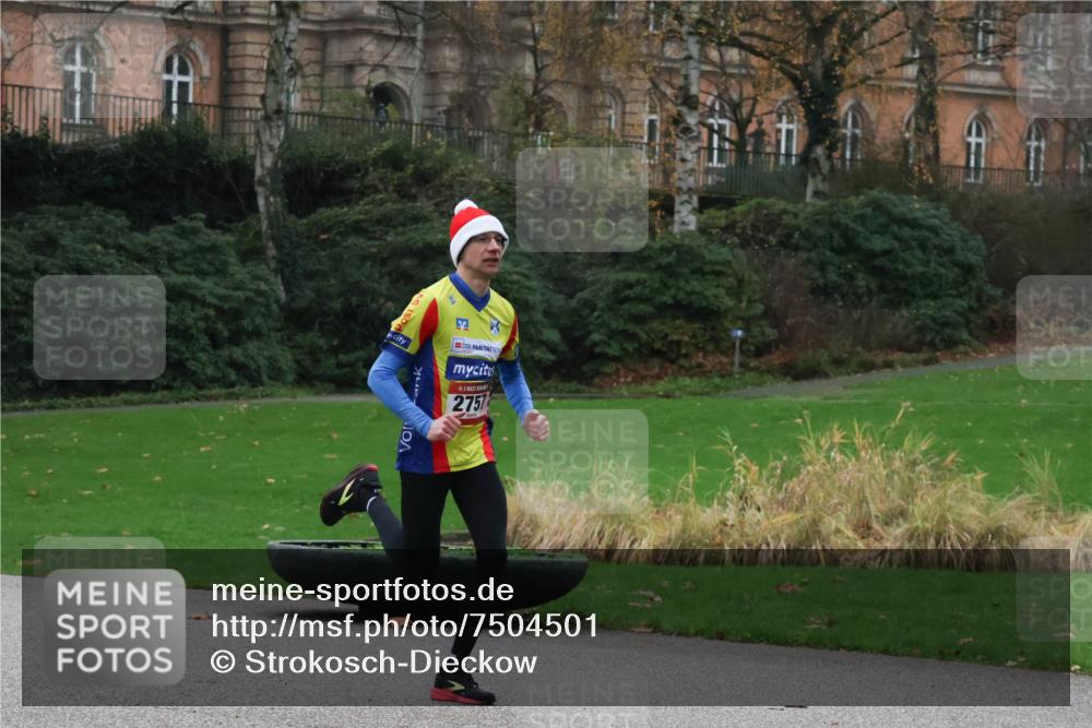 08.12.2024 - St. Pauli X-Mass-Run No. 14 Strokosch-Dieckow http://msf.ph/oto/7504501 08.12.2024 09:37:19 Laufen 12, 2757 meine-sportfotos.de