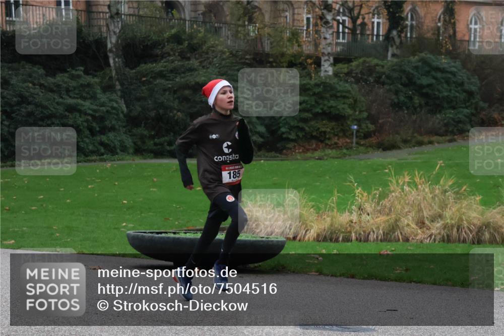 08.12.2024 - St. Pauli X-Mass-Run No. 14 Strokosch-Dieckow http://msf.ph/oto/7504516 08.12.2024 09:37:22 Laufen 185 meine-sportfotos.de