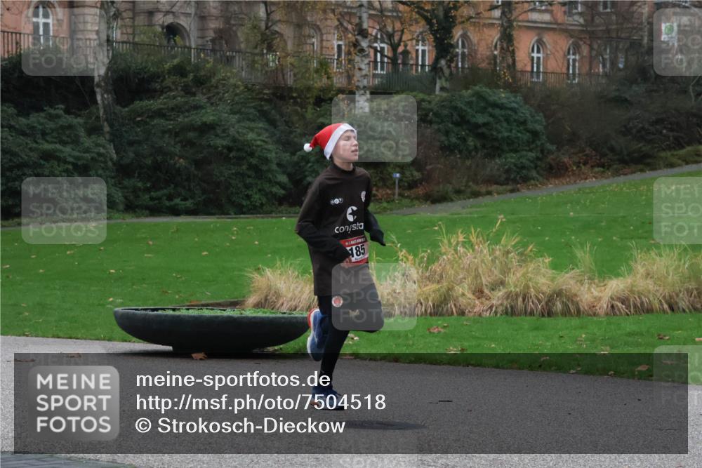 08.12.2024 - St. Pauli X-Mass-Run No. 14 Strokosch-Dieckow http://msf.ph/oto/7504518 08.12.2024 09:37:22 Laufen 185 meine-sportfotos.de