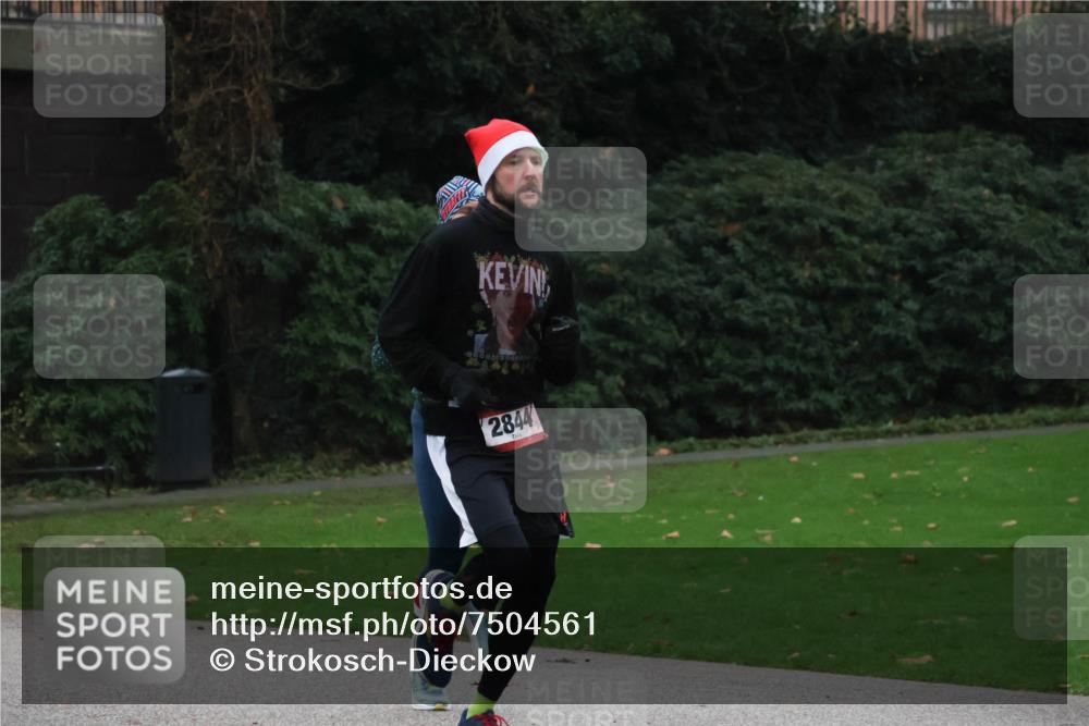 08.12.2024 - St. Pauli X-Mass-Run No. 14 Strokosch-Dieckow http://msf.ph/oto/7504561 08.12.2024 09:37:29 Laufen 2844 meine-sportfotos.de