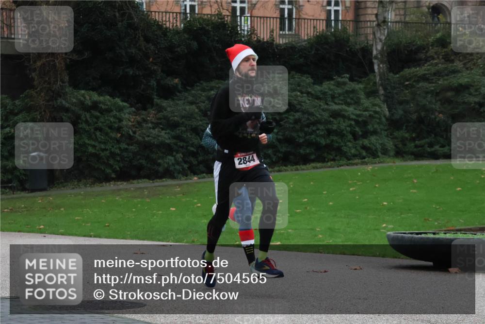 08.12.2024 - St. Pauli X-Mass-Run No. 14 Strokosch-Dieckow http://msf.ph/oto/7504565 08.12.2024 09:37:29 Laufen 2844 meine-sportfotos.de