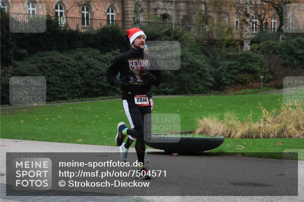08.12.2024 - St. Pauli X-Mass-Run No. 14 Strokosch-Dieckow http://msf.ph/oto/7504571 08.12.2024 09:37:30 Laufen 2844 meine-sportfotos.de