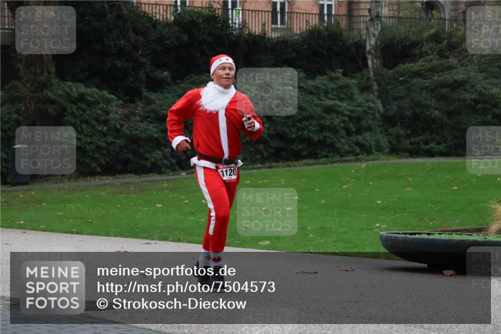 08.12.2024 - St. Pauli X-Mass-Run No. 14 Strokosch-Dieckow http://msf.ph/oto/7504573 08.12.2024 09:37:31 Laufen 1120 meine-sportfotos.de