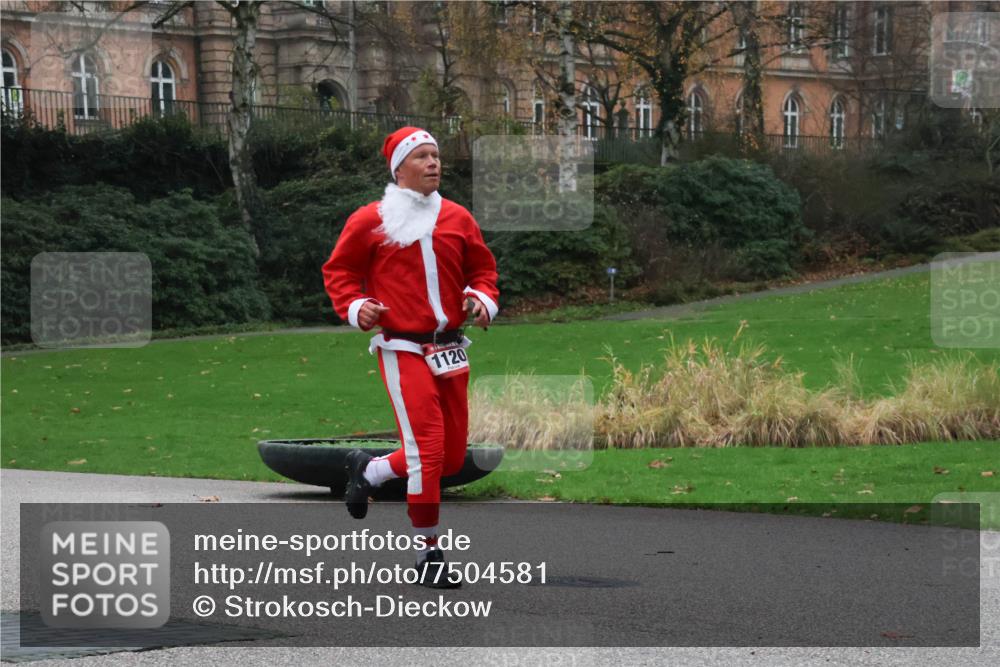 08.12.2024 - St. Pauli X-Mass-Run No. 14 Strokosch-Dieckow http://msf.ph/oto/7504581 08.12.2024 09:37:32 Laufen 1120 meine-sportfotos.de