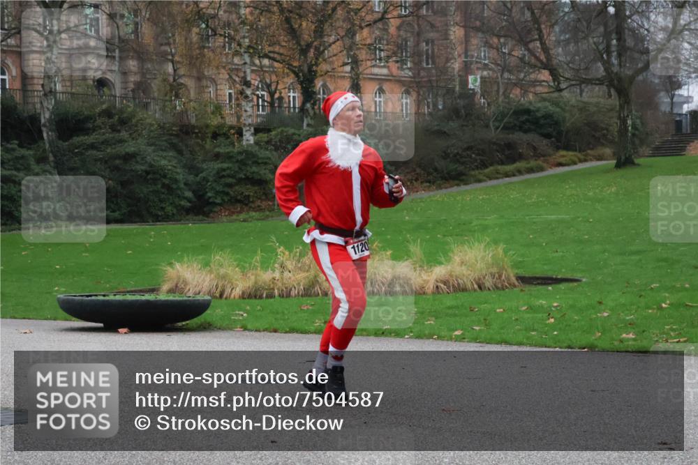 08.12.2024 - St. Pauli X-Mass-Run No. 14 Strokosch-Dieckow http://msf.ph/oto/7504587 08.12.2024 09:37:32 Laufen 1120 meine-sportfotos.de