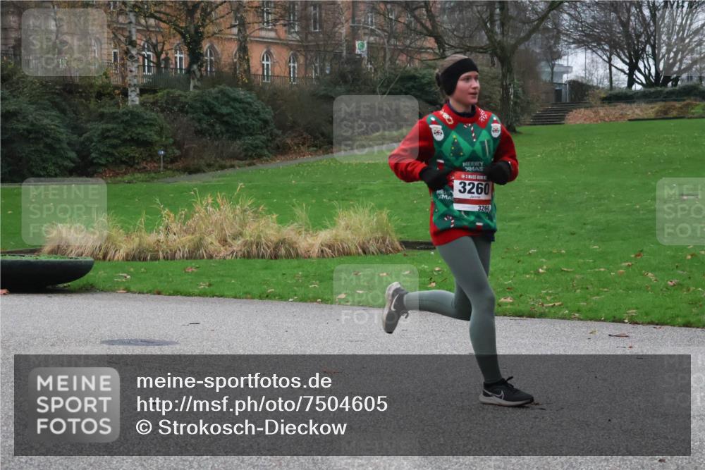 08.12.2024 - St. Pauli X-Mass-Run No. 14 Strokosch-Dieckow http://msf.ph/oto/7504605 08.12.2024 09:37:35 Laufen 4, 49, 3260, 3260 meine-sportfotos.de