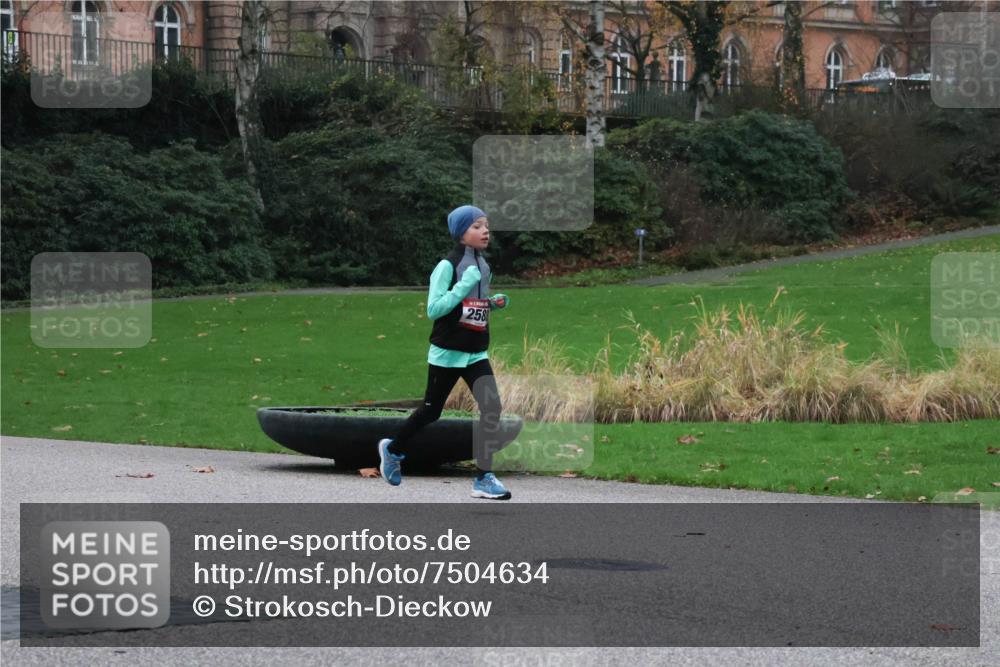 08.12.2024 - St. Pauli X-Mass-Run No. 14 Strokosch-Dieckow http://msf.ph/oto/7504634 08.12.2024 09:37:45 Laufen 2588 meine-sportfotos.de