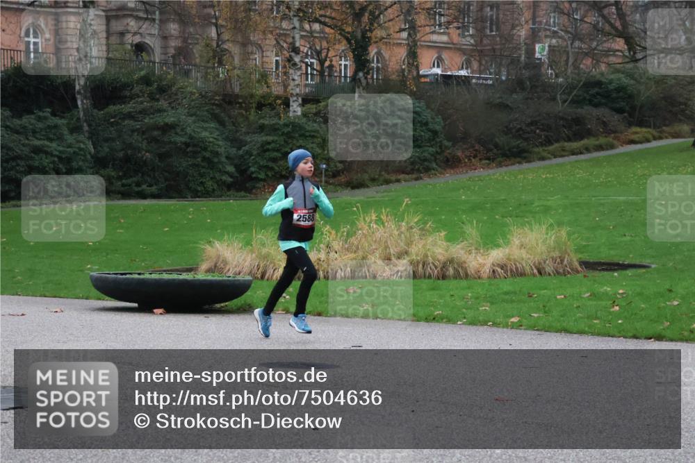 08.12.2024 - St. Pauli X-Mass-Run No. 14 Strokosch-Dieckow http://msf.ph/oto/7504636 08.12.2024 09:37:46 Laufen 2588 meine-sportfotos.de