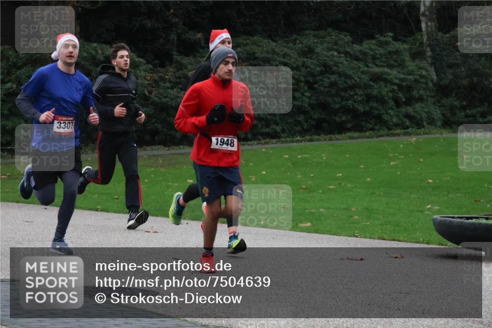 08.12.2024 - St. Pauli X-Mass-Run No. 14 Strokosch-Dieckow http://msf.ph/oto/7504639 08.12.2024 09:37:59 Laufen 3307, 1948 meine-sportfotos.de