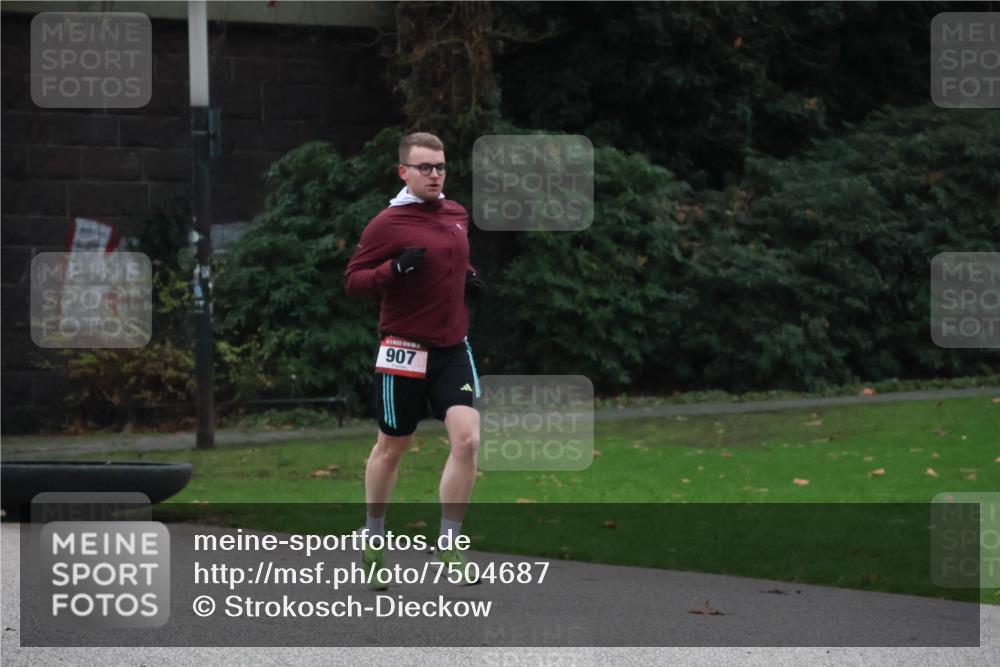08.12.2024 - St. Pauli X-Mass-Run No. 14 Strokosch-Dieckow http://msf.ph/oto/7504687 08.12.2024 09:38:07 Laufen 907 meine-sportfotos.de