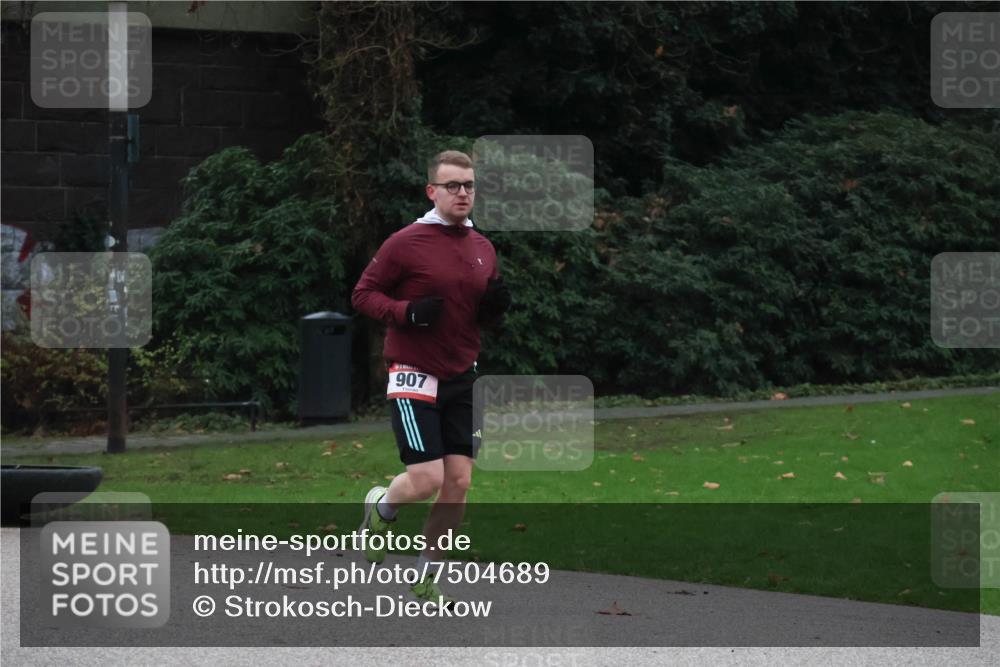 08.12.2024 - St. Pauli X-Mass-Run No. 14 Strokosch-Dieckow http://msf.ph/oto/7504689 08.12.2024 09:38:08 Laufen 907 meine-sportfotos.de