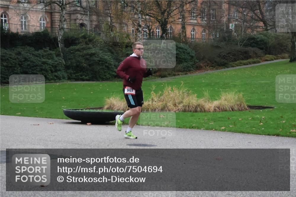 08.12.2024 - St. Pauli X-Mass-Run No. 14 Strokosch-Dieckow http://msf.ph/oto/7504694 08.12.2024 09:38:10 Laufen 907 meine-sportfotos.de