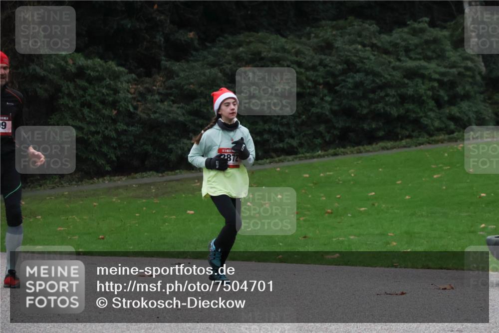 08.12.2024 - St. Pauli X-Mass-Run No. 14 Strokosch-Dieckow http://msf.ph/oto/7504701 08.12.2024 09:38:18 Laufen 14, 19, 2872 meine-sportfotos.de