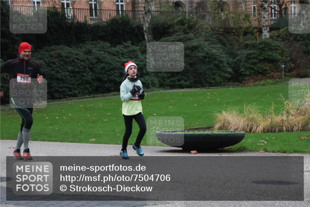 08.12.2024 - St. Pauli X-Mass-Run No. 14 Strokosch-Dieckow http://msf.ph/oto/7504706 08.12.2024 09:38:19 Laufen 799 meine-sportfotos.de
