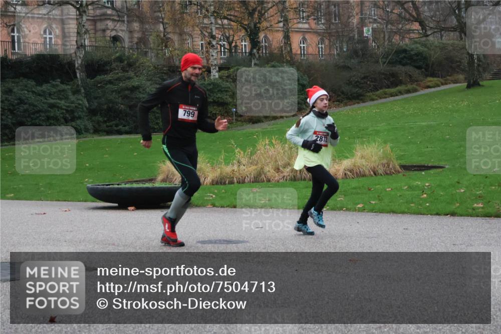 08.12.2024 - St. Pauli X-Mass-Run No. 14 Strokosch-Dieckow http://msf.ph/oto/7504713 08.12.2024 09:38:20 Laufen 799, 2872 meine-sportfotos.de