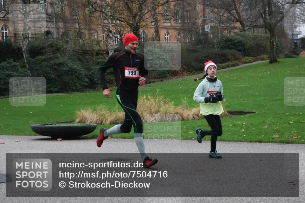 08.12.2024 - St. Pauli X-Mass-Run No. 14 Strokosch-Dieckow http://msf.ph/oto/7504716 08.12.2024 09:38:21 Laufen 799 meine-sportfotos.de