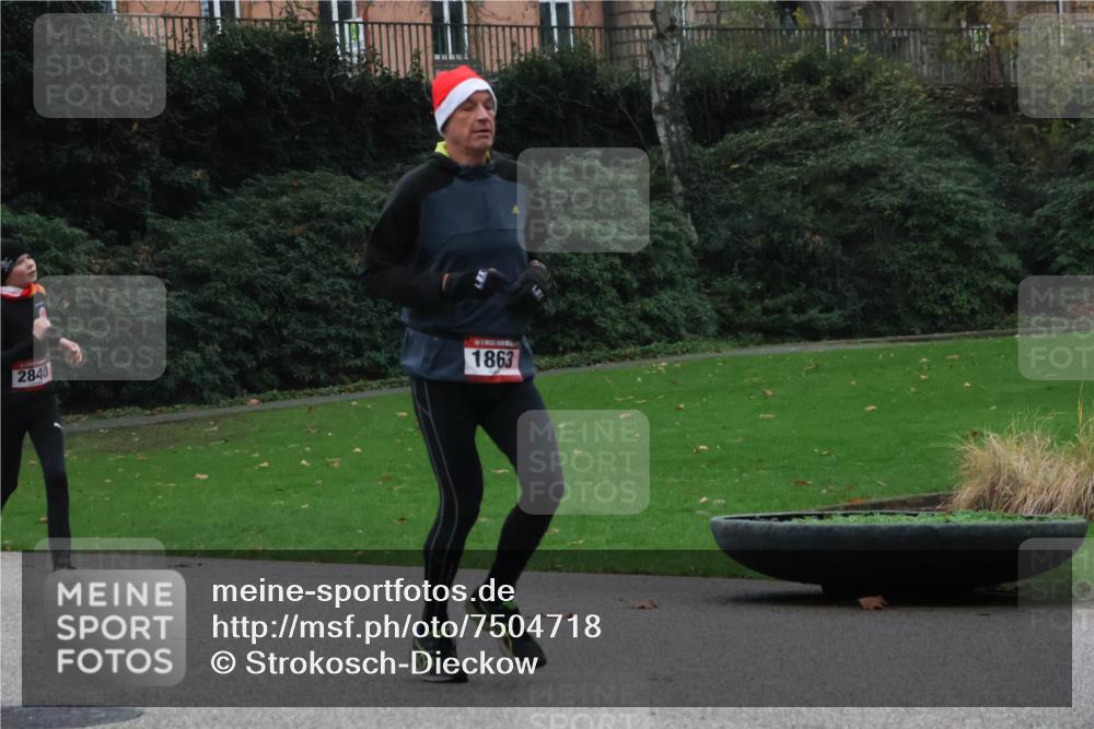 08.12.2024 - St. Pauli X-Mass-Run No. 14 Strokosch-Dieckow http://msf.ph/oto/7504718 08.12.2024 09:38:21 Laufen 2840, 1863 meine-sportfotos.de