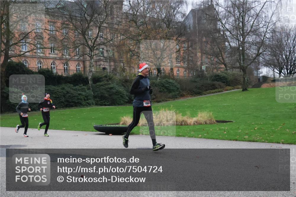 08.12.2024 - St. Pauli X-Mass-Run No. 14 Strokosch-Dieckow http://msf.ph/oto/7504724 08.12.2024 09:38:22 Laufen 842, 2840, 186 meine-sportfotos.de