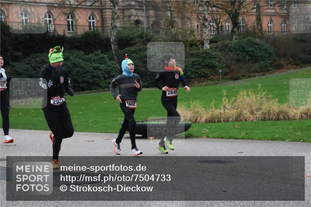 08.12.2024 - St. Pauli X-Mass-Run No. 14 Strokosch-Dieckow http://msf.ph/oto/7504733 08.12.2024 09:38:24 Laufen 763, 293, 2842, 2840 meine-sportfotos.de