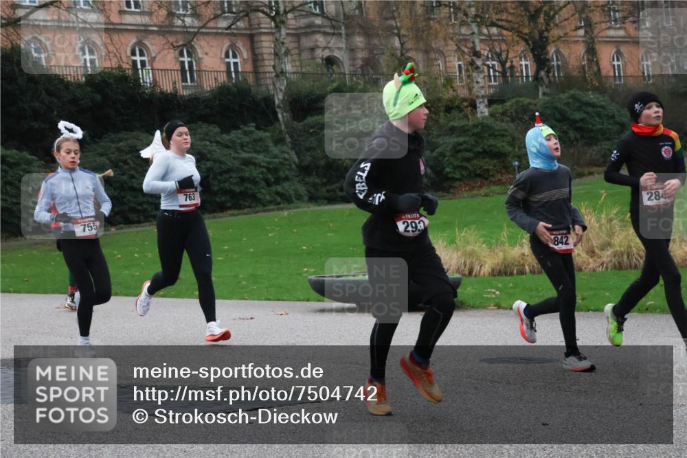 08.12.2024 - St. Pauli X-Mass-Run No. 14 Strokosch-Dieckow http://msf.ph/oto/7504742 08.12.2024 09:38:24 Laufen 763, 755, 29, 28 meine-sportfotos.de