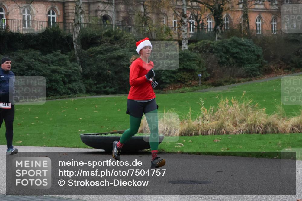 08.12.2024 - St. Pauli X-Mass-Run No. 14 Strokosch-Dieckow http://msf.ph/oto/7504757 08.12.2024 09:38:26 Laufen 415 meine-sportfotos.de
