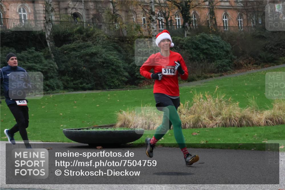 08.12.2024 - St. Pauli X-Mass-Run No. 14 Strokosch-Dieckow http://msf.ph/oto/7504759 08.12.2024 09:38:27 Laufen 415, 3162 meine-sportfotos.de