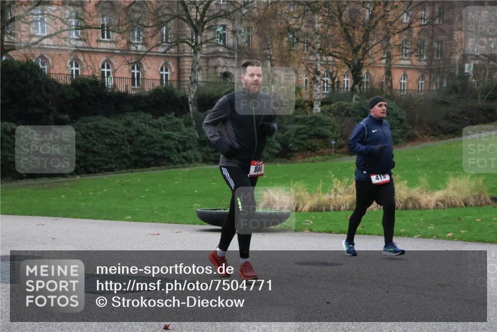 08.12.2024 - St. Pauli X-Mass-Run No. 14 Strokosch-Dieckow http://msf.ph/oto/7504771 08.12.2024 09:38:28 Laufen 880, 415 meine-sportfotos.de