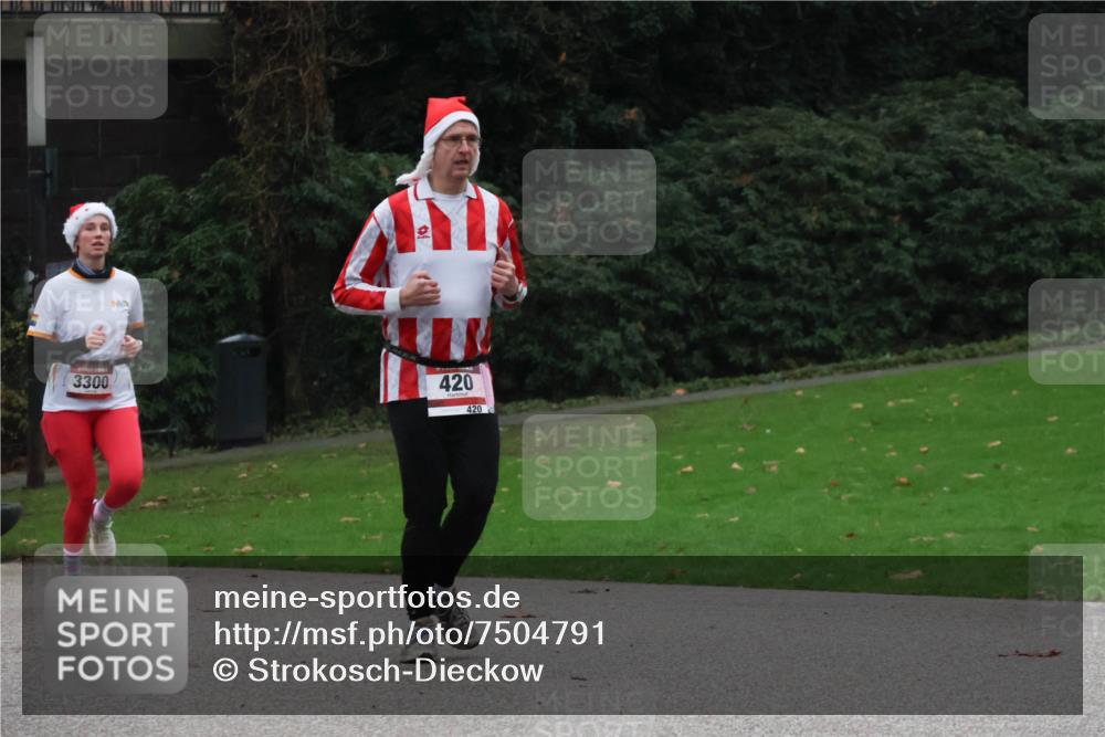 08.12.2024 - St. Pauli X-Mass-Run No. 14 Strokosch-Dieckow http://msf.ph/oto/7504791 08.12.2024 09:38:33 Laufen 3300, 420, 420 meine-sportfotos.de