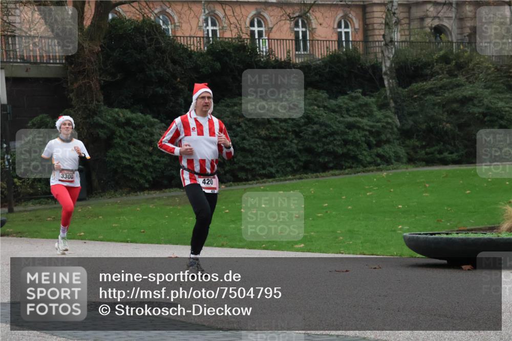 08.12.2024 - St. Pauli X-Mass-Run No. 14 Strokosch-Dieckow http://msf.ph/oto/7504795 08.12.2024 09:38:33 Laufen 420, 3300 meine-sportfotos.de