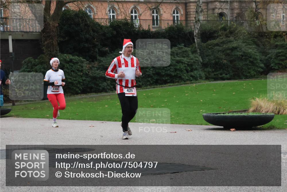 08.12.2024 - St. Pauli X-Mass-Run No. 14 Strokosch-Dieckow http://msf.ph/oto/7504797 08.12.2024 09:38:34 Laufen 3300, 420 meine-sportfotos.de