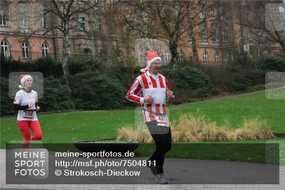 08.12.2024 - St. Pauli X-Mass-Run No. 14 Strokosch-Dieckow http://msf.ph/oto/7504811 08.12.2024 09:38:35 Laufen 3300, 420 meine-sportfotos.de