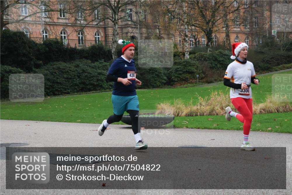08.12.2024 - St. Pauli X-Mass-Run No. 14 Strokosch-Dieckow http://msf.ph/oto/7504822 08.12.2024 09:38:36 Laufen 438, 13300 meine-sportfotos.de