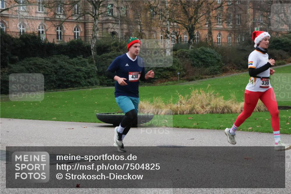 08.12.2024 - St. Pauli X-Mass-Run No. 14 Strokosch-Dieckow http://msf.ph/oto/7504825 08.12.2024 09:38:37 Laufen 438, 330 meine-sportfotos.de