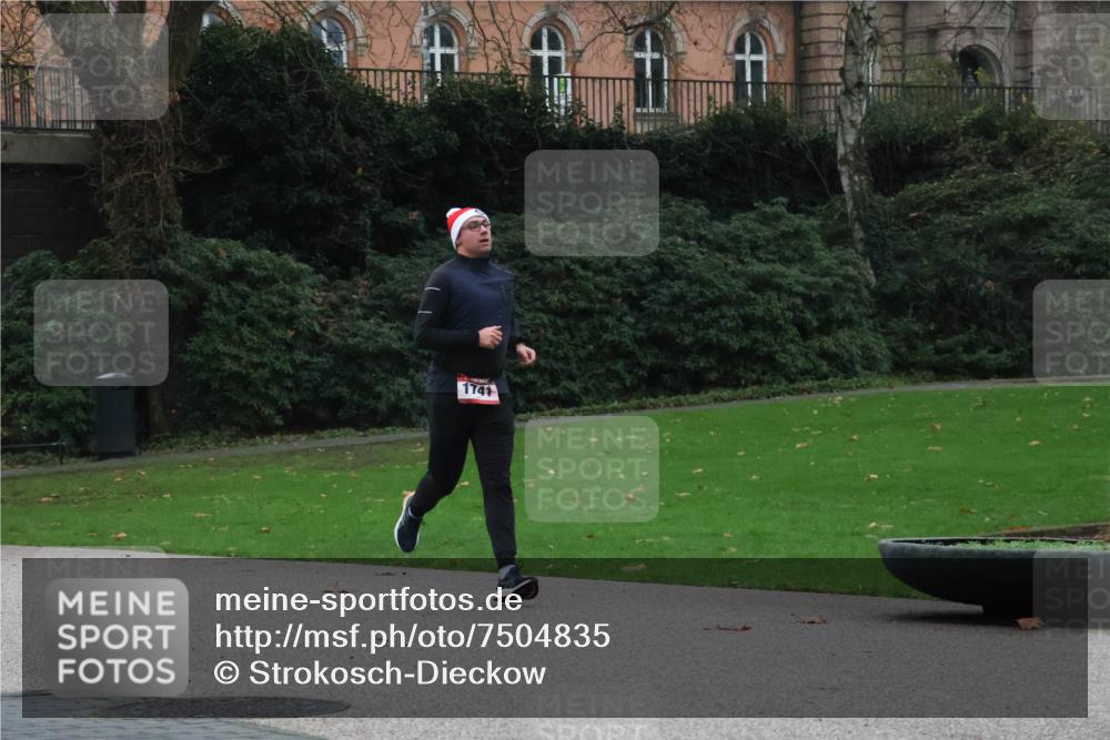 08.12.2024 - St. Pauli X-Mass-Run No. 14 Strokosch-Dieckow http://msf.ph/oto/7504835 08.12.2024 09:38:38 Laufen  meine-sportfotos.de