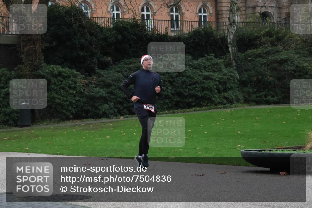 08.12.2024 - St. Pauli X-Mass-Run No. 14 Strokosch-Dieckow http://msf.ph/oto/7504836 08.12.2024 09:38:39 Laufen  meine-sportfotos.de