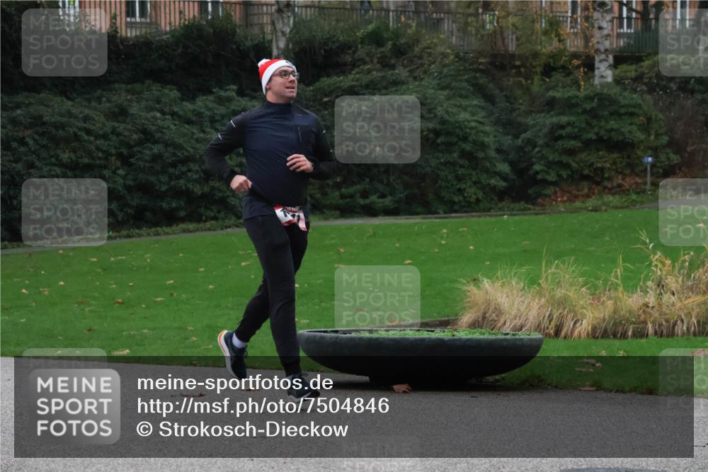 08.12.2024 - St. Pauli X-Mass-Run No. 14 Strokosch-Dieckow http://msf.ph/oto/7504846 08.12.2024 09:38:39 Laufen  meine-sportfotos.de