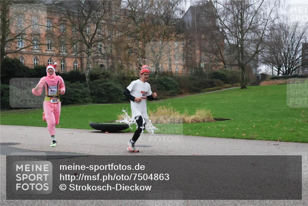 08.12.2024 - St. Pauli X-Mass-Run No. 14 Strokosch-Dieckow http://msf.ph/oto/7504863 08.12.2024 09:38:42 Laufen 859, 881 meine-sportfotos.de