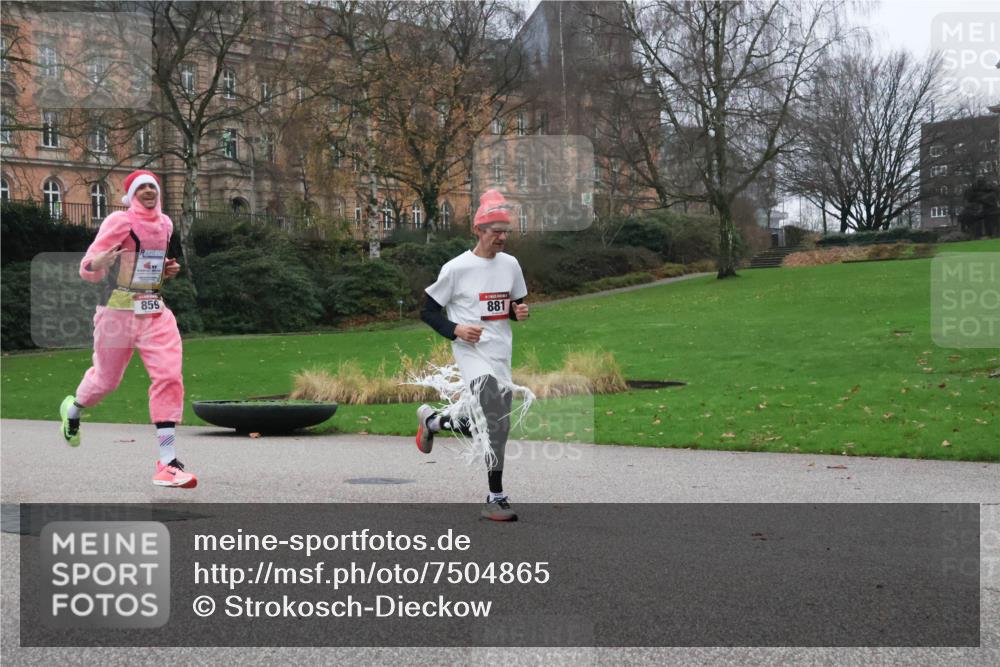 08.12.2024 - St. Pauli X-Mass-Run No. 14 Strokosch-Dieckow http://msf.ph/oto/7504865 08.12.2024 09:38:42 Laufen 859, 881 meine-sportfotos.de